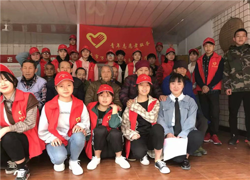 校团委学生会举办“向春天报到”走进双何口敬老院活动