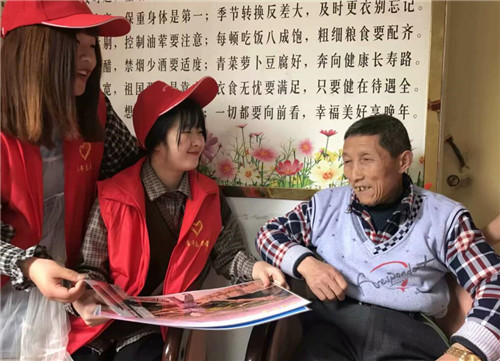 校团委学生会举办“向春天报到”走进双何口敬老院活动