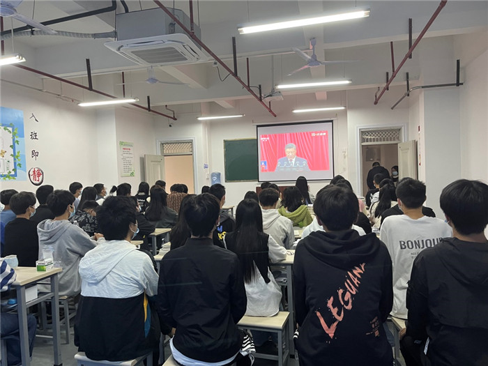 我校师生热议二十大报告 昂首挺立新时代,开启教育新征程