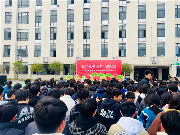 戏曲文化进校园 全校师生享盛宴