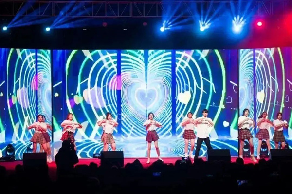 重庆市万州现代信息工程学校2024元旦文艺汇演