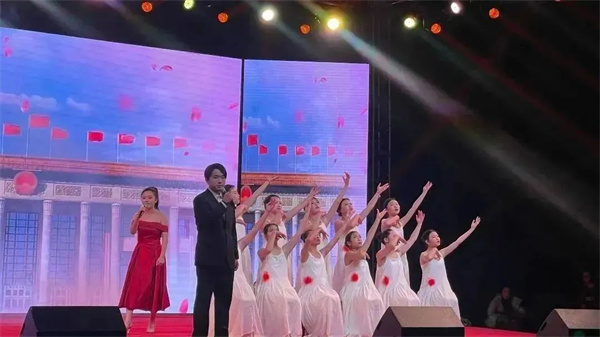 重庆市万州现代信息工程学校2024元旦文艺汇演