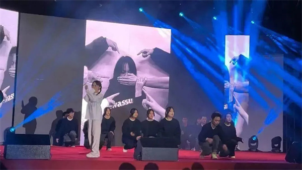 重庆市万州现代信息工程学校2024元旦文艺汇演