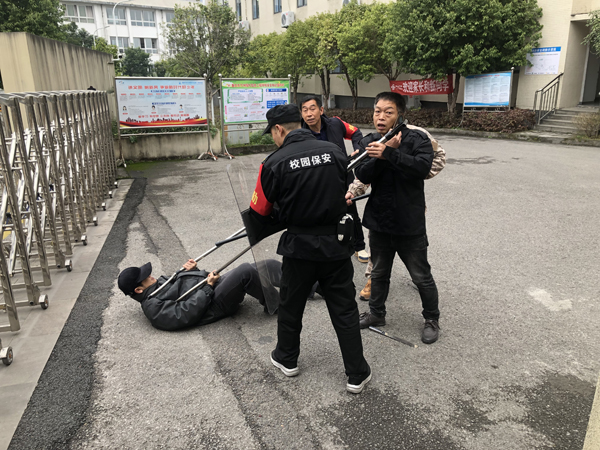 加强反恐防暴演练 促进校园安全稳定