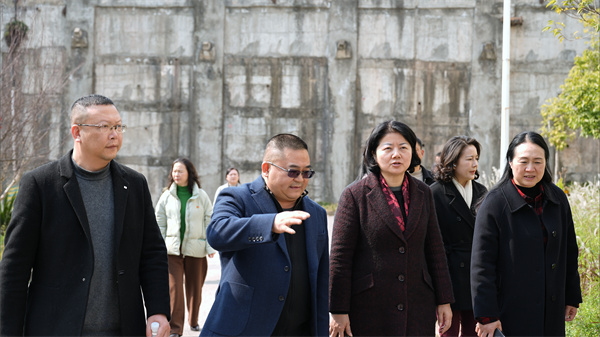 市教委蒋副主任调研