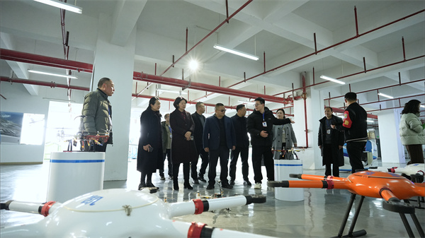 市教委蒋副主任调研