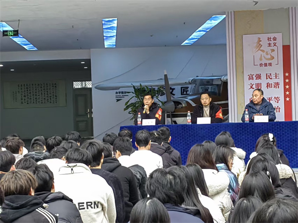 以青春之名 赴梦想之约  ——高2022级高考动员大会