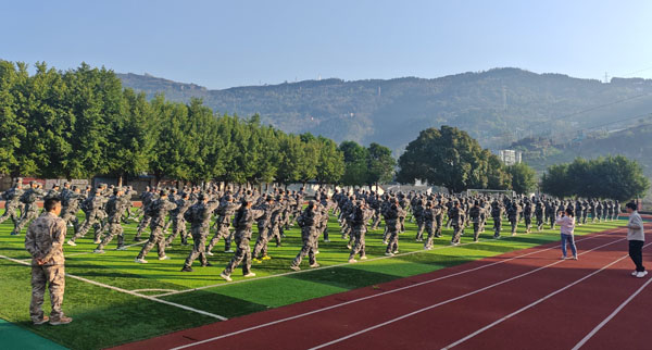 我校2024级学生军训工作有序推进