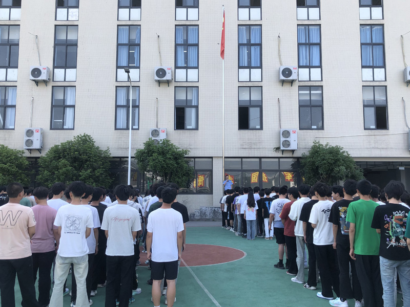 我校开展防震、防踩踏、防火安全应急疏散演练活动