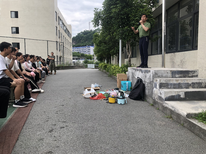 我校开展安全违禁物品清查收缴活动