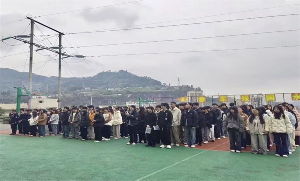 策马扬鞭赴考场,逐梦青春绽芳华——我校2023级学生高考出征仪式