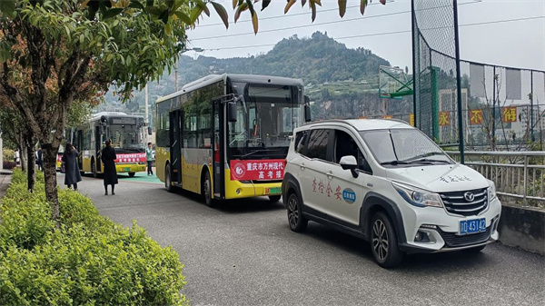 策马扬鞭赴考场,逐梦青春绽芳华——我校2023级学生高考出征仪式