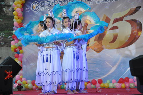 丰富多彩的校园文化生活